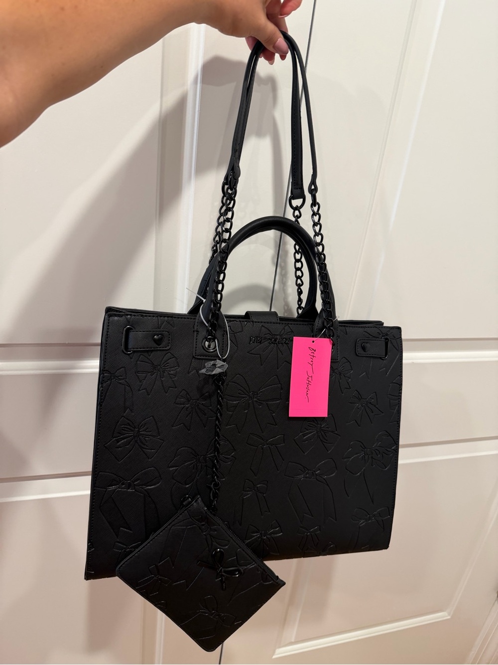 🎀Betsey Johnson~Black Embossed Bow Tote with Chain Accents